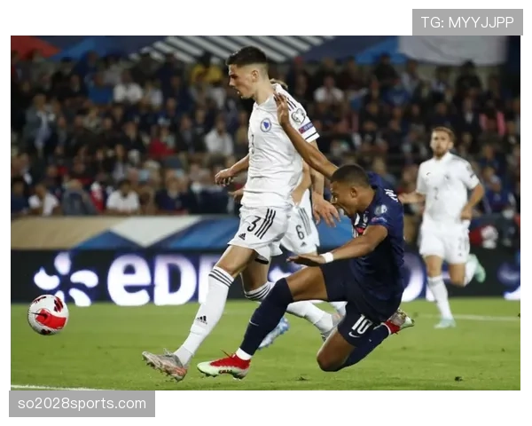 刚看到姆巴佩逛超市的片段，收银员递给他的那张账单把我笑懵了